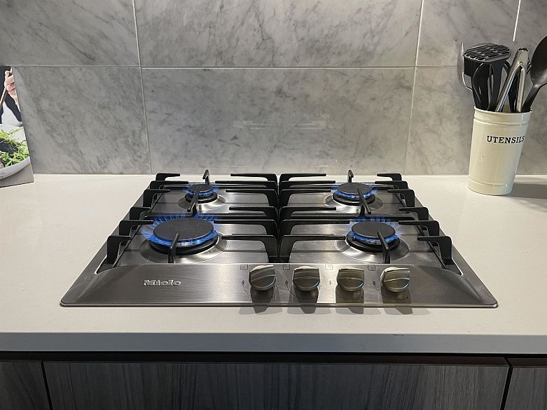 1083 87 Nelson Street