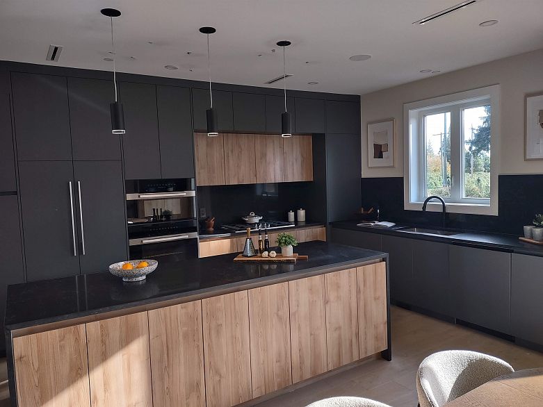 1 1706 W 68th Avenue