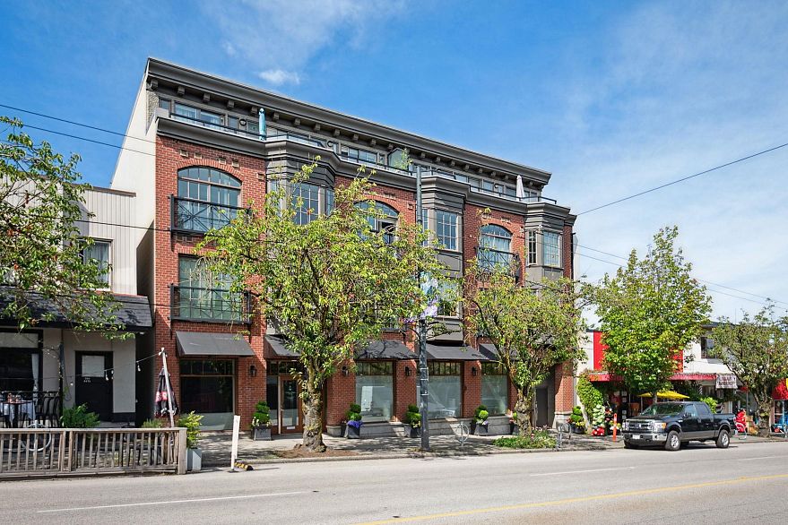 306 4463 W 10th Avenue