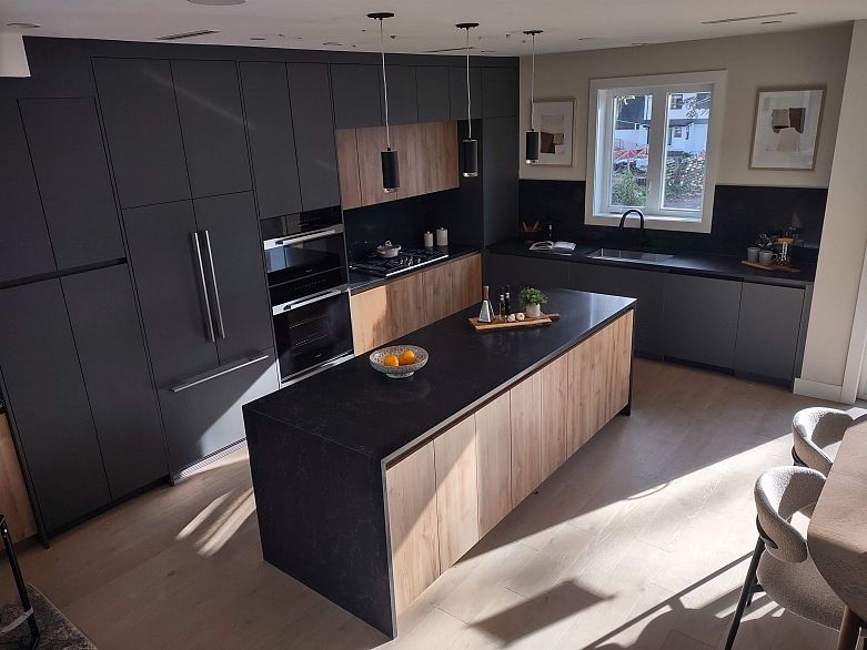 1 1706 W 68th Avenue