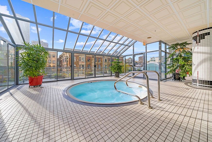 1006 1060 Alberni Street