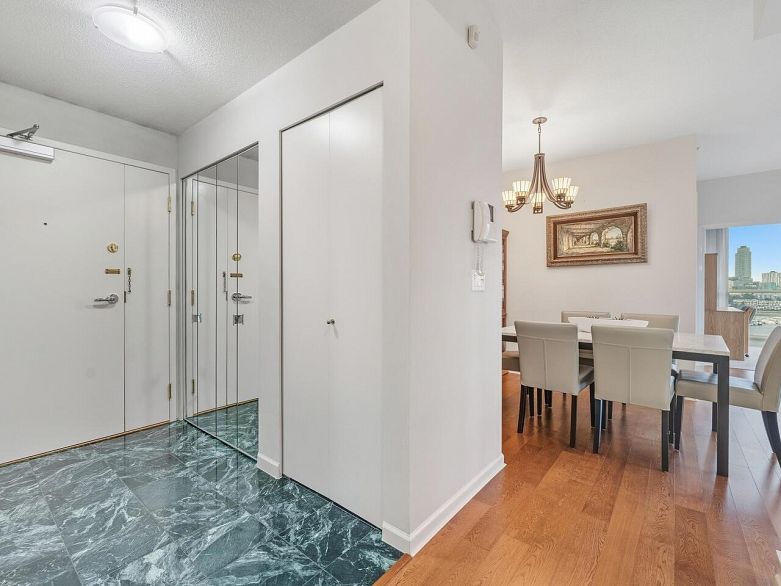 18C 139 Drake Street