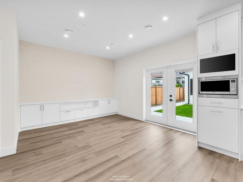 2 4257 Knight Street