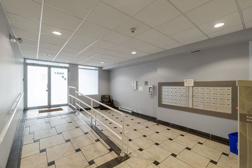 412 2891 E Hastings Street