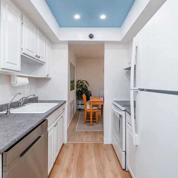 201 2336 Wall Street