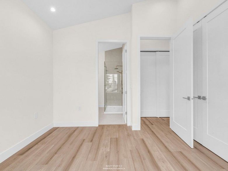 2 4257 Knight Street