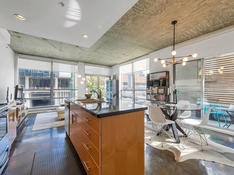 306 919 Station Street