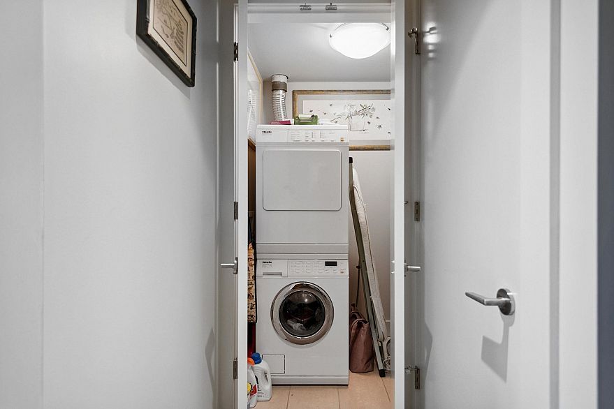 306 4463 W 10th Avenue