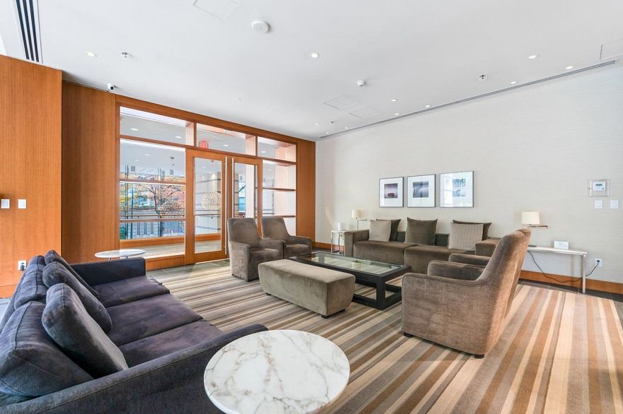 3105 1028 Barclay Street