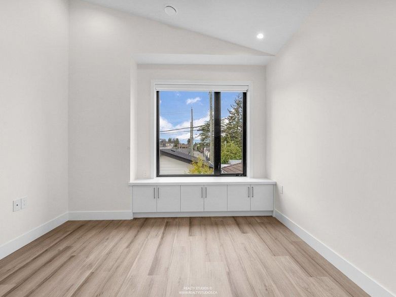 2 4257 Knight Street