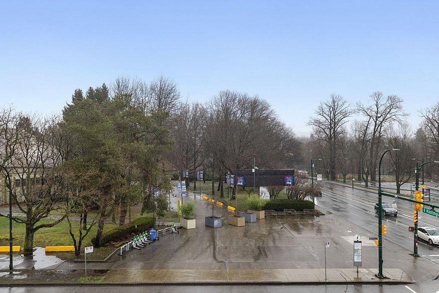 412 2891 E Hastings Street