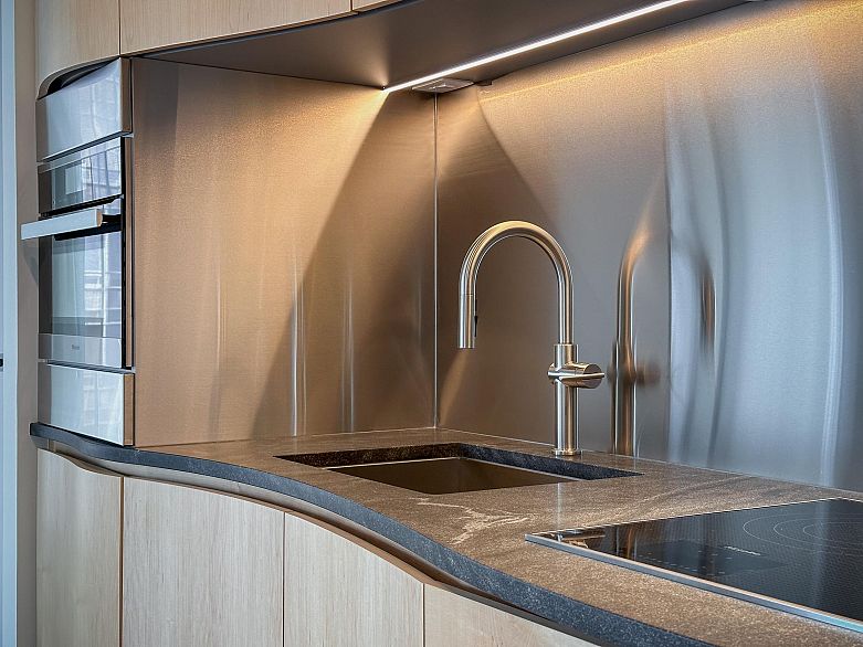 1203 1568 Alberni Street