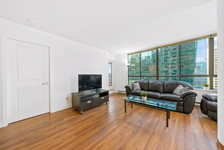 1006 1060 Alberni Street