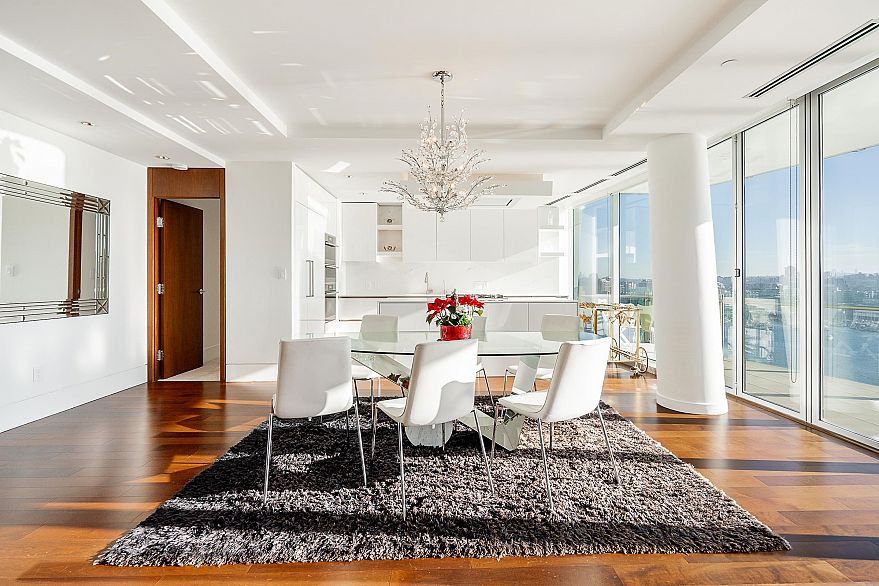 1703 1560 Homer Mews