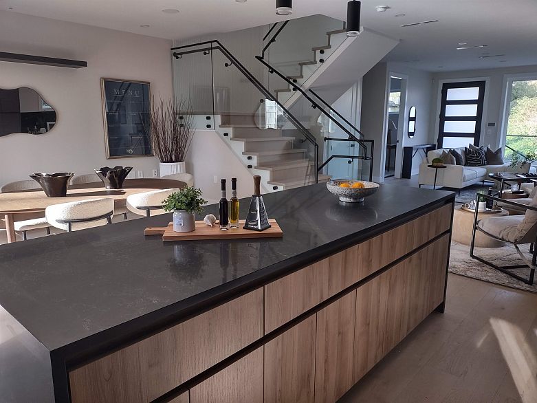 1 1706 W 68th Avenue