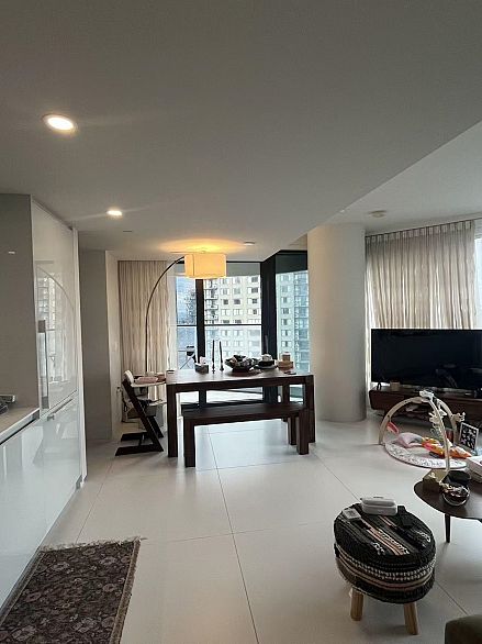 1603 1033 Nelson Street