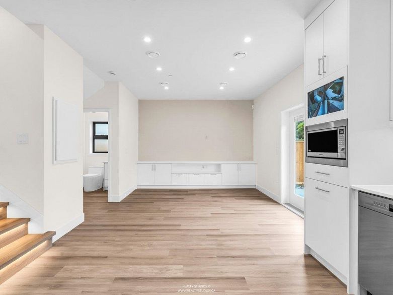 2 4257 Knight Street