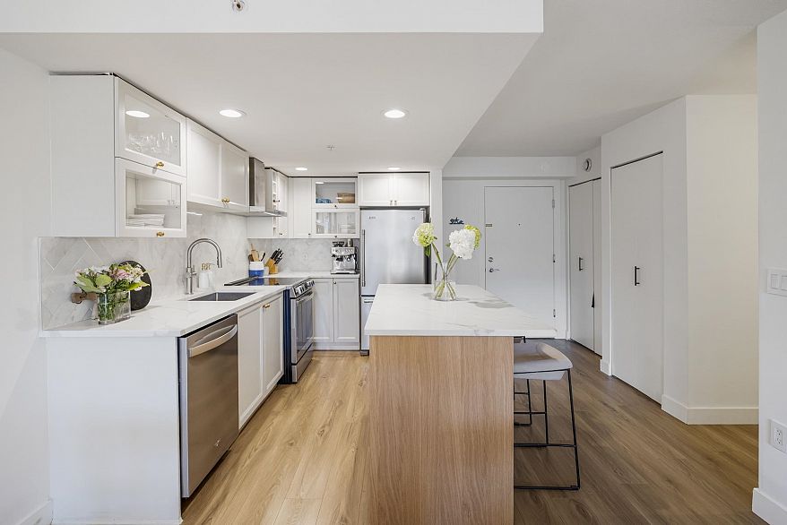 504 2137 W 10th Avenue