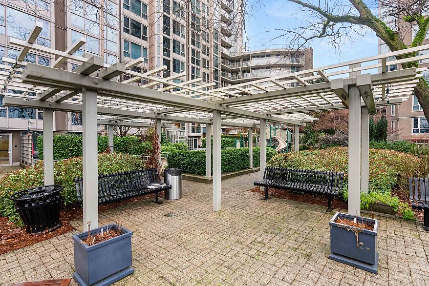 1603 388 Drake Street