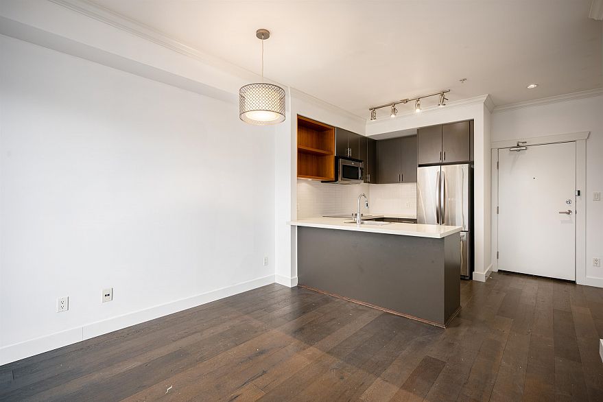 410 2828 Main Street