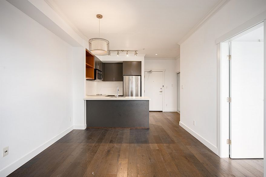 410 2828 Main Street