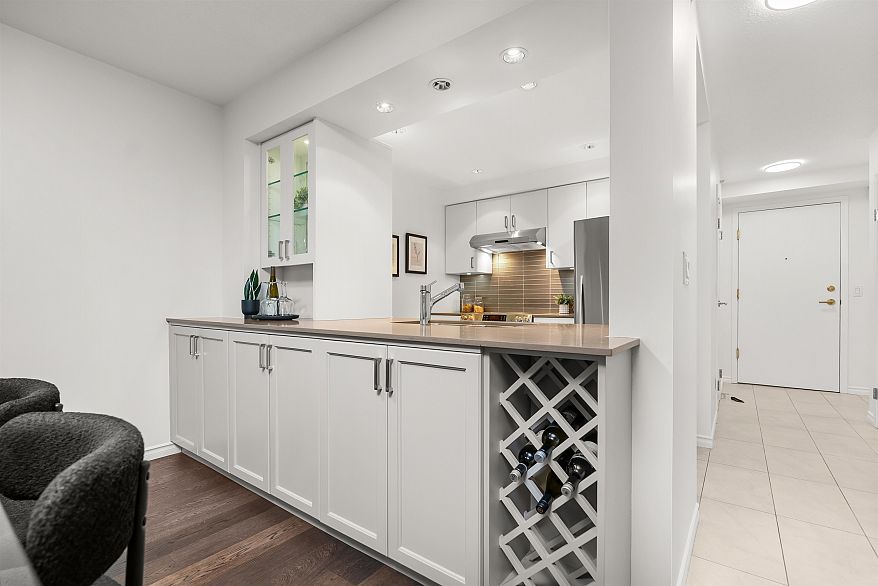 1603 388 Drake Street