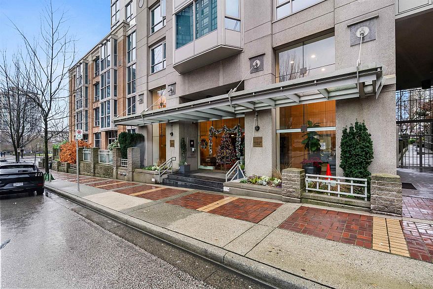 1603 388 Drake Street