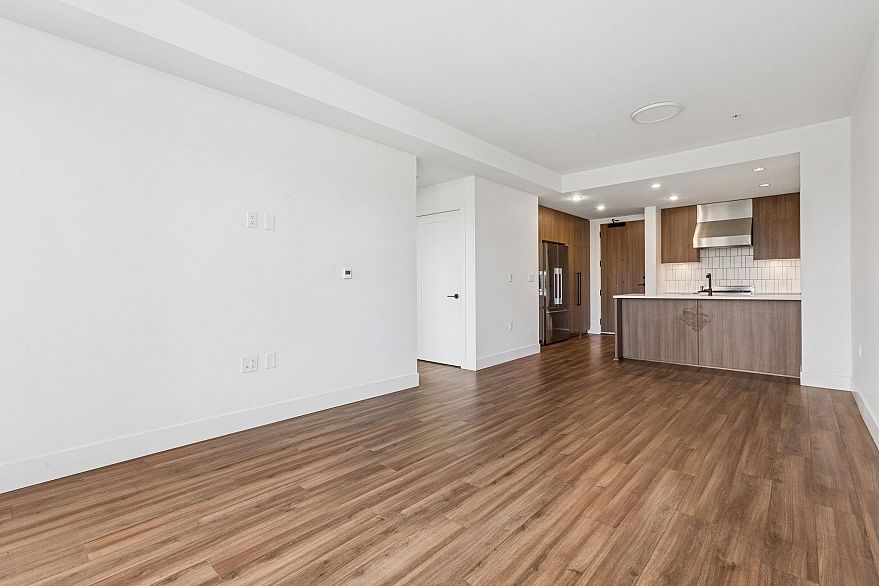 405 6933 Cambie Street