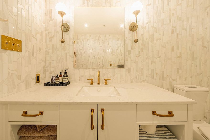 302 1008 Beach Avenue