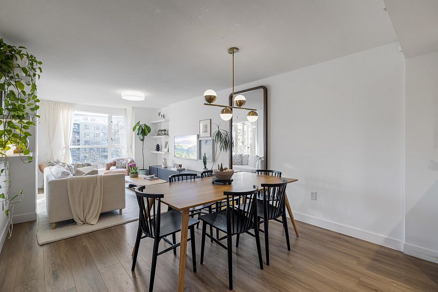 504 2137 W 10th Avenue