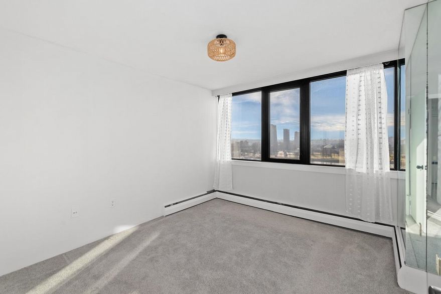 808 1330 Harwood Street