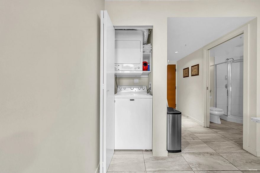 1001 928 Homer Street