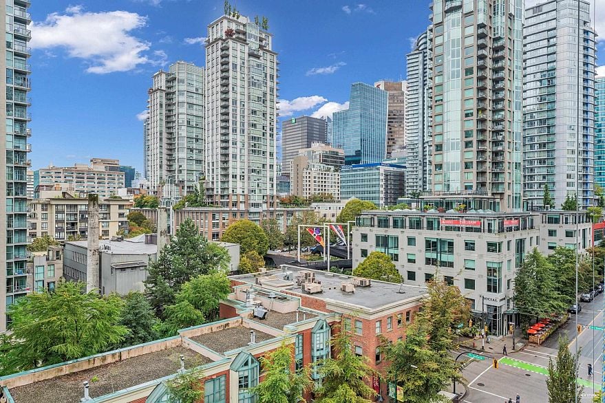 1001 928 Homer Street