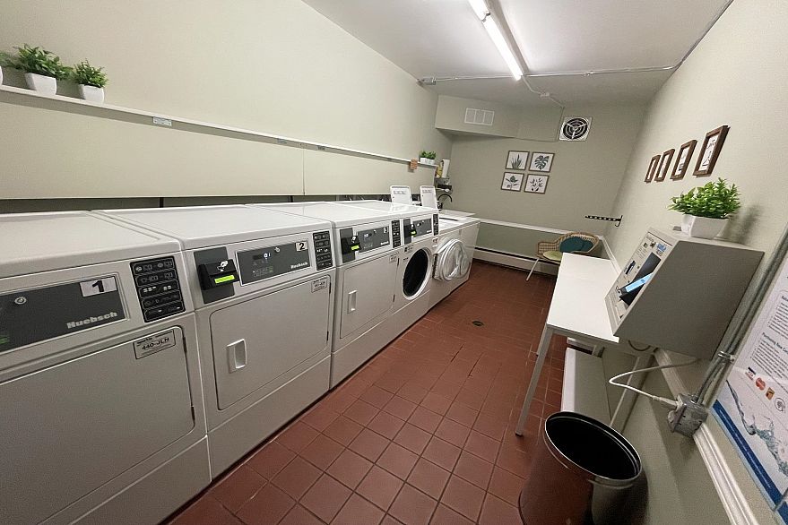 205 1515 E 5th Avenue