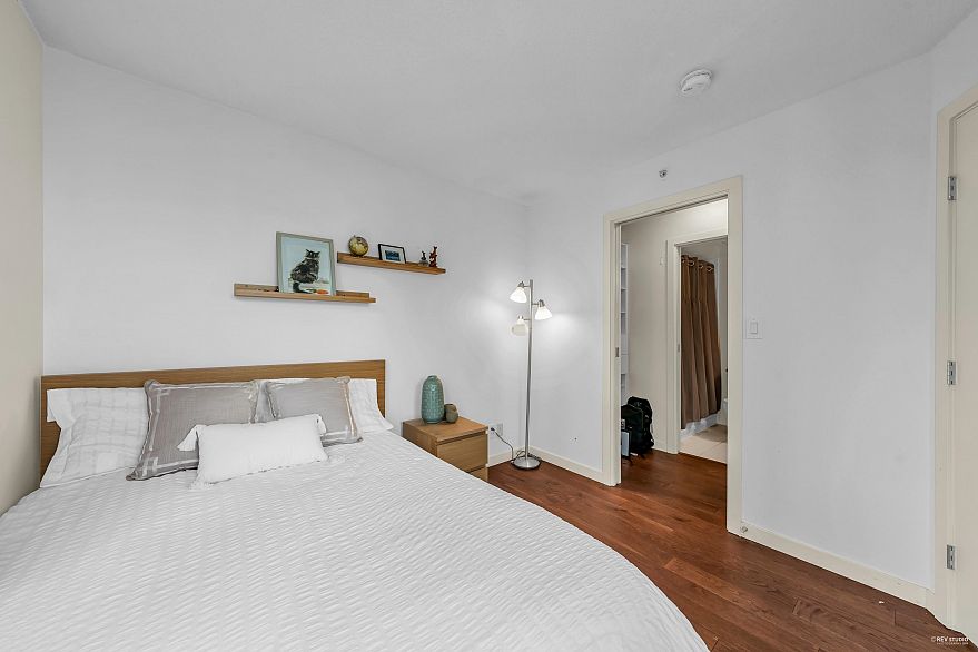 1001 928 Homer Street