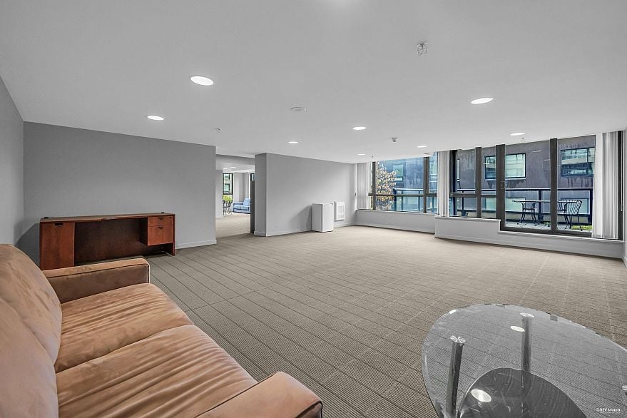 1001 928 Homer Street