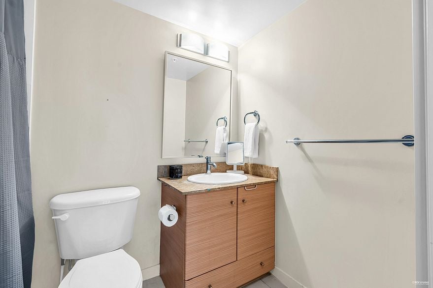 1001 928 Homer Street