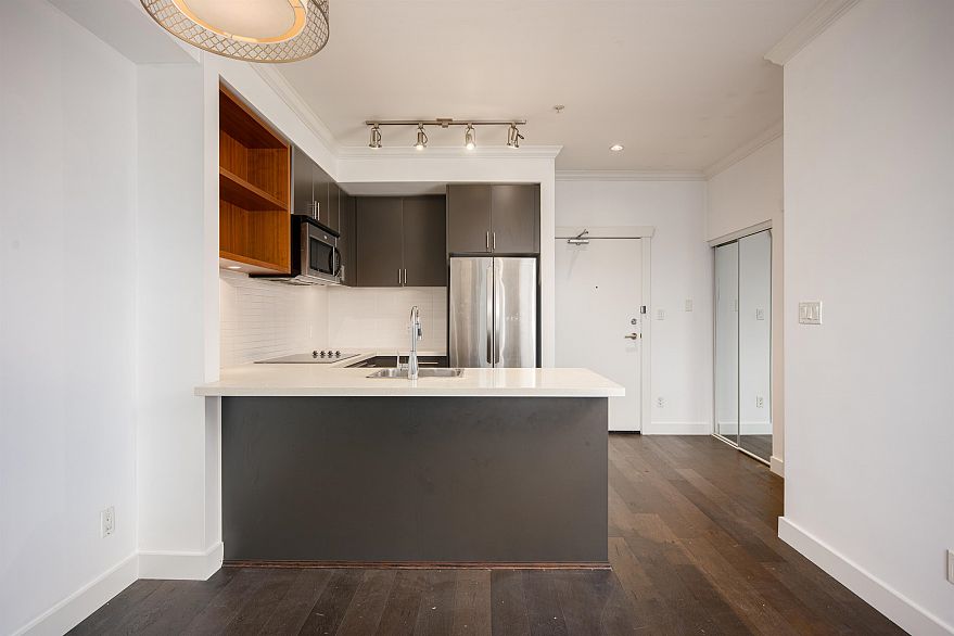 410 2828 Main Street