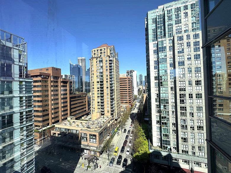 1504 1212 Howe Street