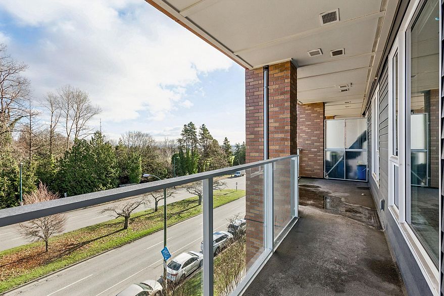 405 6933 Cambie Street