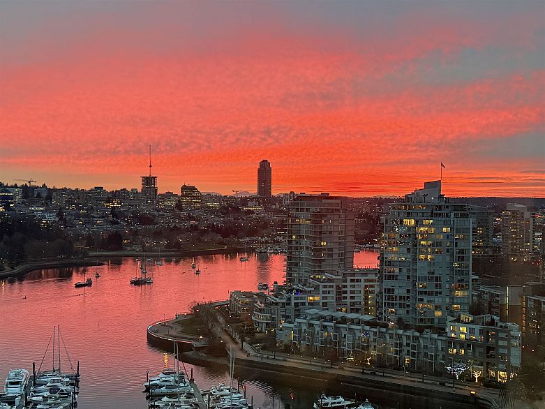 2706 1033 Marinaside Crescent