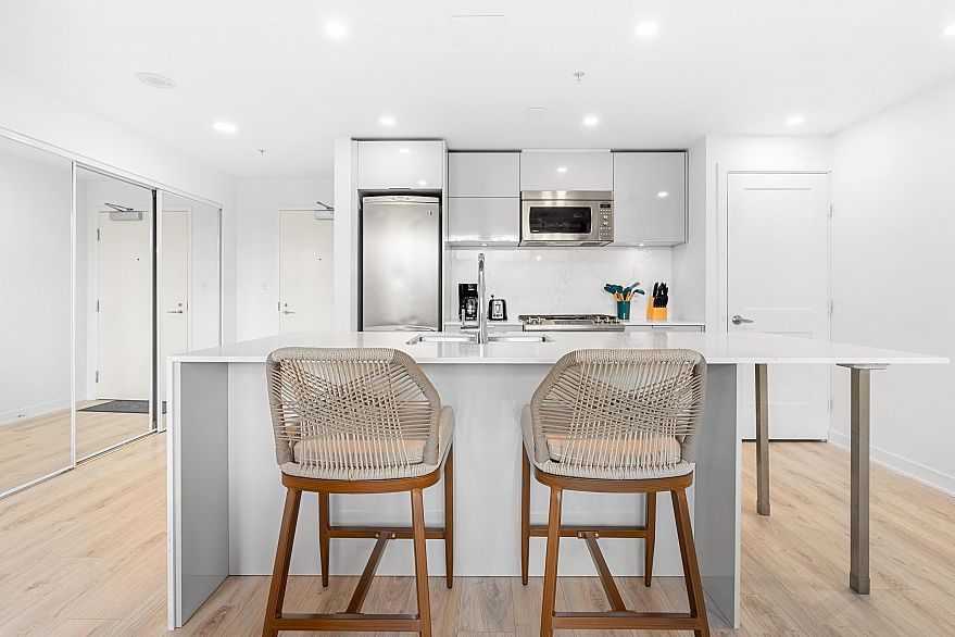 801 128 W Cordova Street