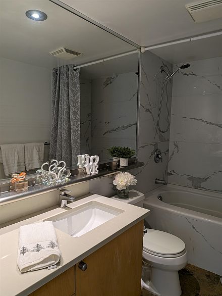 1202 1003 Burnaby Street