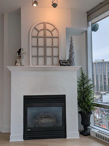 1202 1003 Burnaby Street