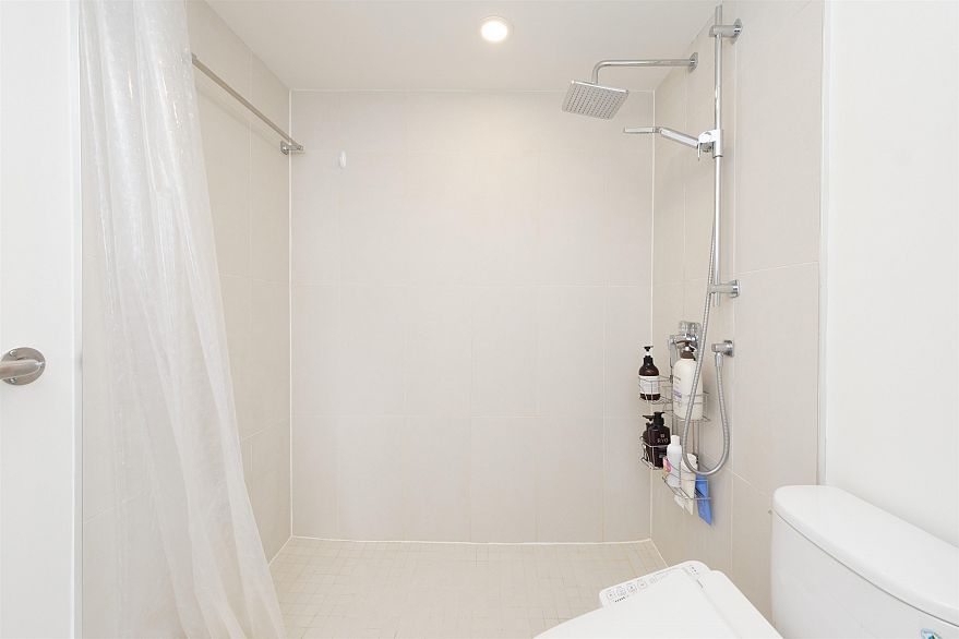 2202 289 Drake Street