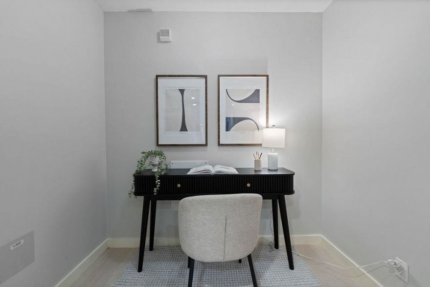 2805 583 Beach Crescent