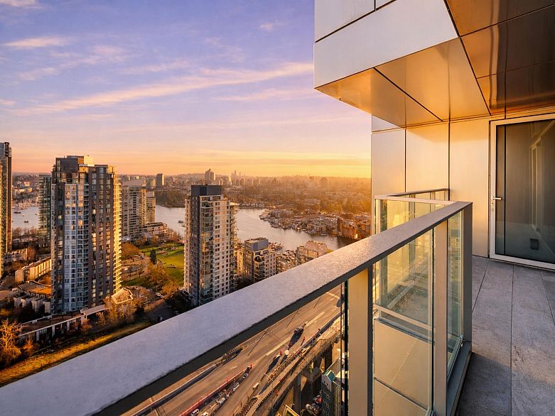 3209 1480 Howe Street