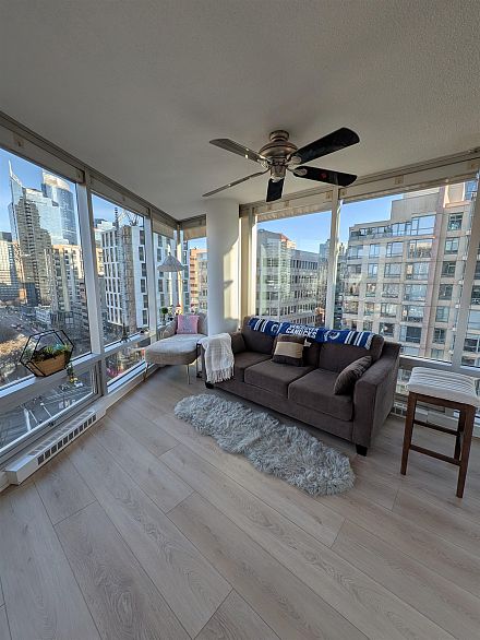 1202 1003 Burnaby Street