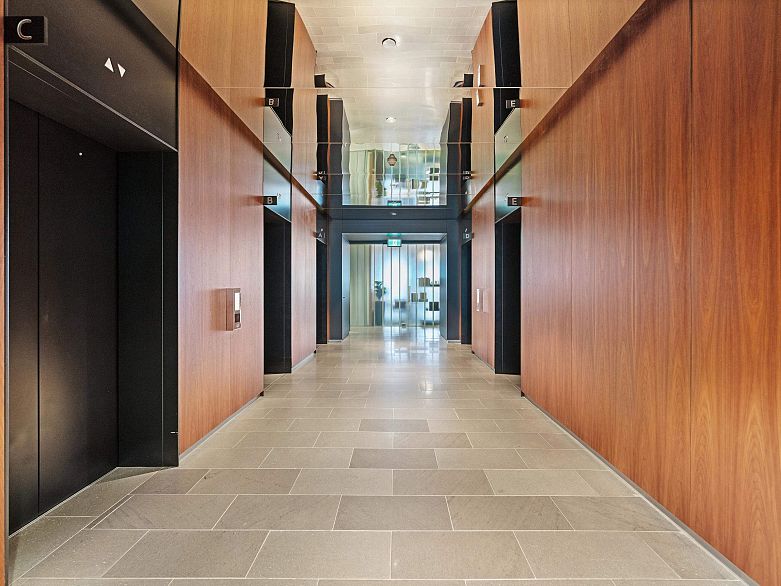 2803 1077 W Cordova Street