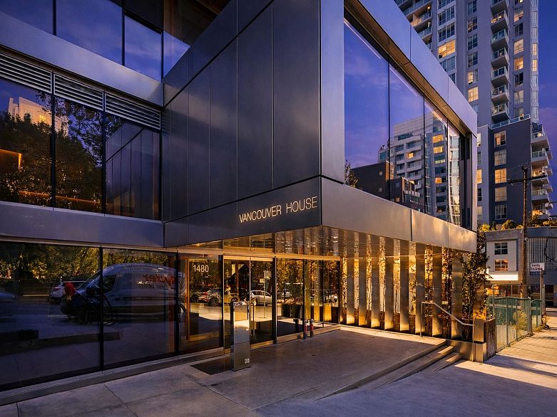 3209 1480 Howe Street